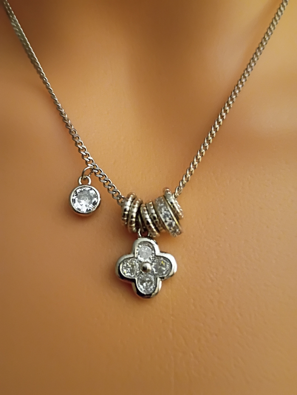 *NEVER WORN* Delicate Silver Clover Pendant Necklace with Crystal Accents